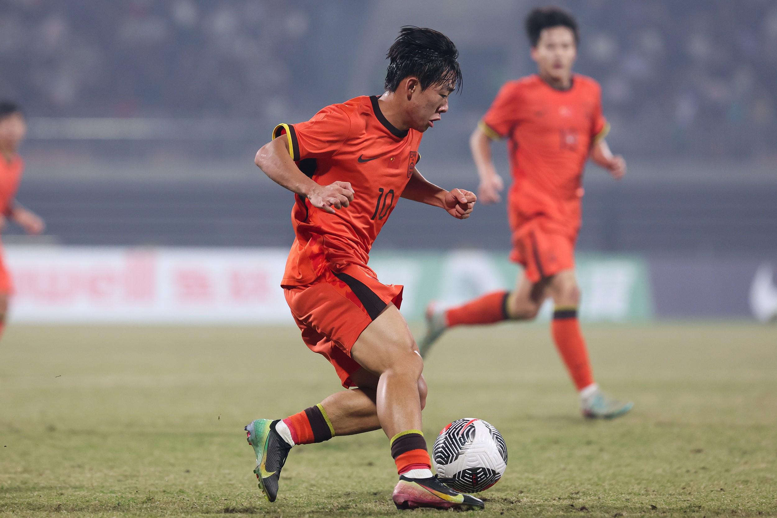 官方网站-赵震：皇马老球探曾赞邝兆镭水平高，现在应让他安静稳定踢球