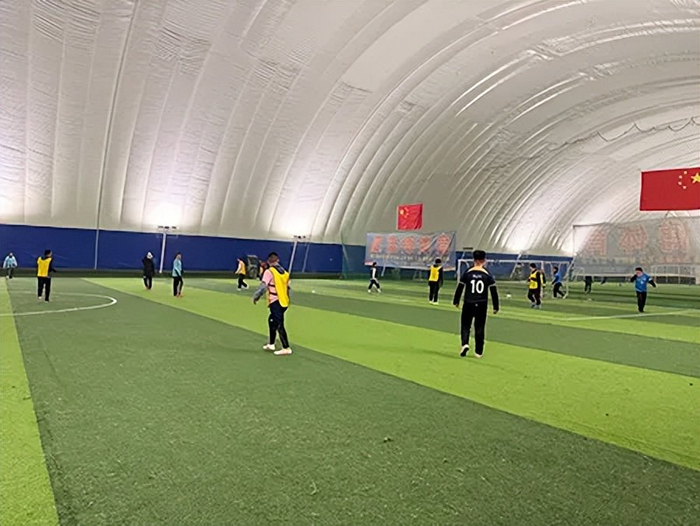 燃动民间足球活力 献礼大连万亿GDP 世纪体育不老松vs年轻企业家|足球队|赛事|足球赛|工商联|民营企业家_新浪体育_新浪新闻