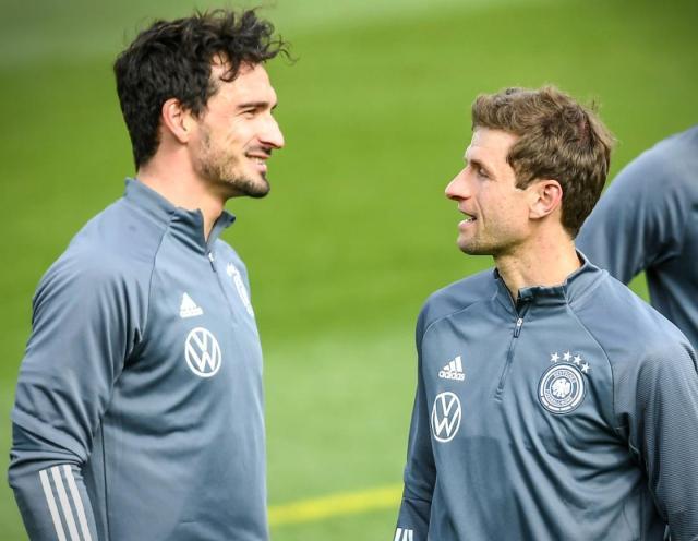 开云唯一入口-逼抢！快攻！勒夫爽抄弗利克作业，穆勒胡梅必打主力